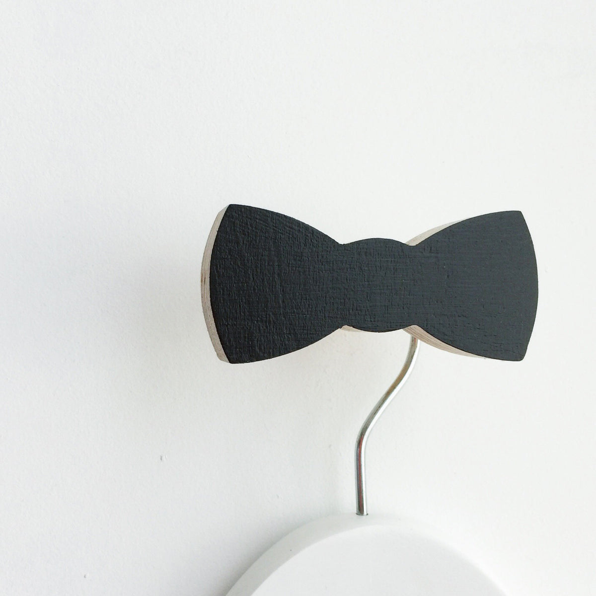 knobbly. bow tie wall hook black