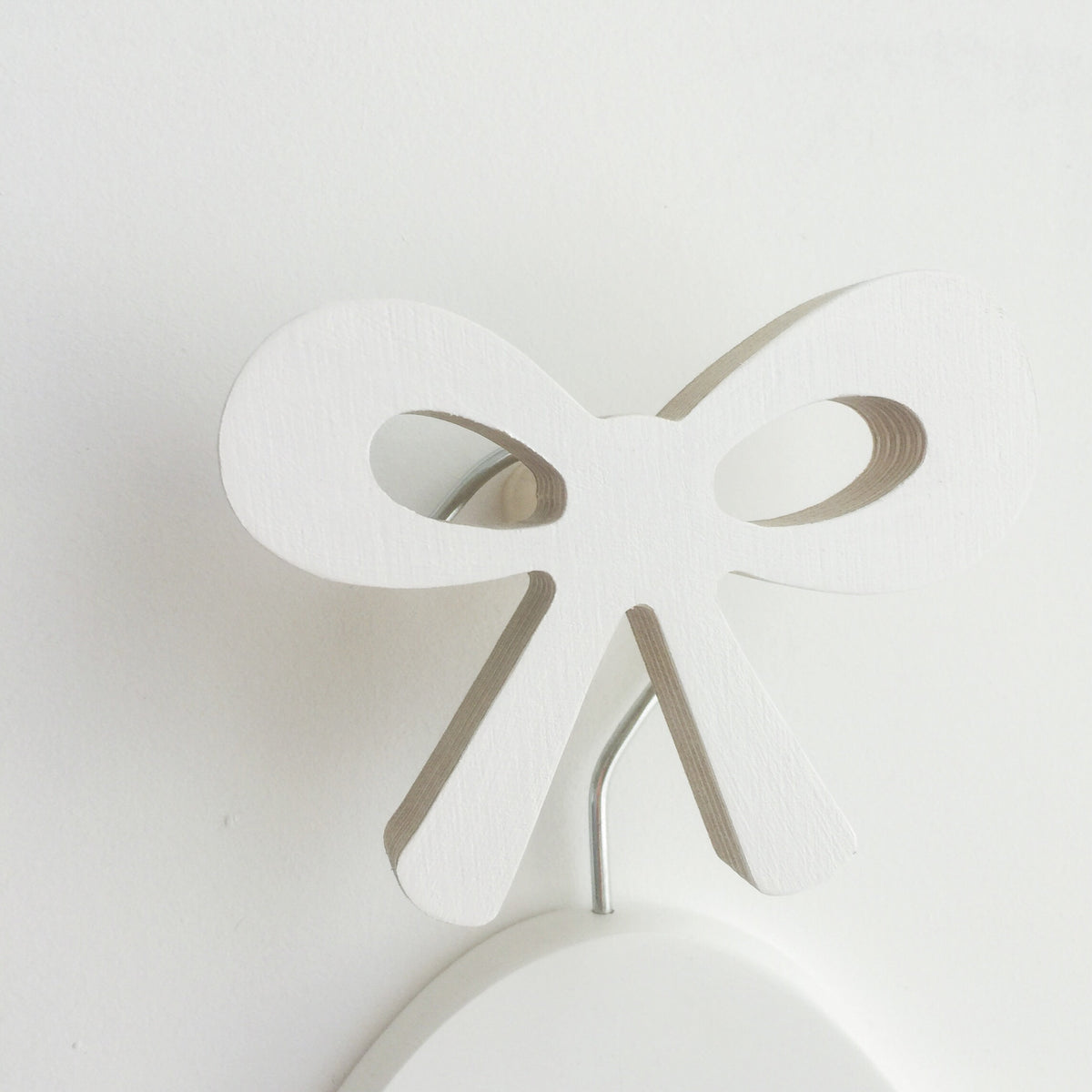 knobbly. ribbon bow wall hook white